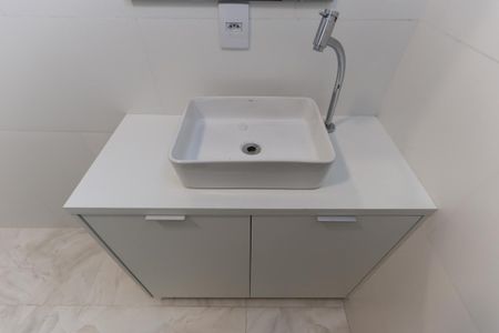 Casa para alugar com 450m², 3 quartos e 5 vagasBanheiro social