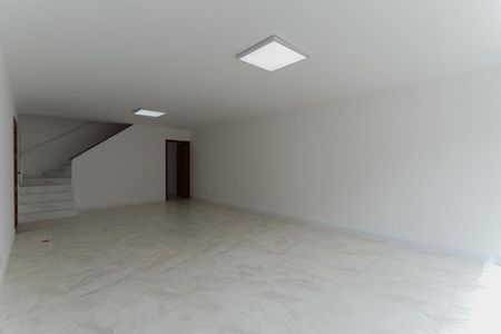 Casa para alugar com 450m², 3 quartos e 5 vagasSala de estar