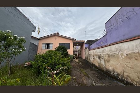 Casa à venda com 220m², 2 quartos e 1 vagaQuintal