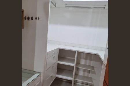 Apartamento à venda com 147m², 3 quartos e 1 vaga Apartamento à venda com 147m², 3 quartos e 1 vagaCloset