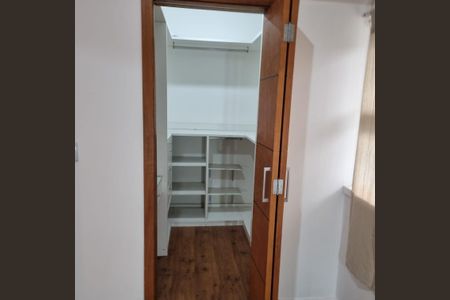 Apartamento à venda com 147m², 3 quartos e 1 vaga Apartamento à venda com 147m², 3 quartos e 1 vagaCloset