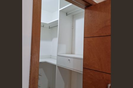 Apartamento à venda com 147m², 3 quartos e 1 vaga Apartamento à venda com 147m², 3 quartos e 1 vagaCloset