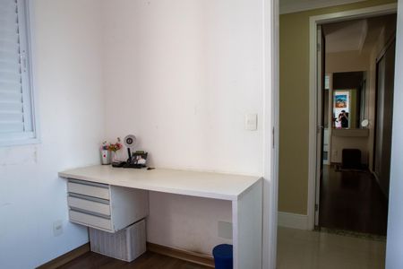 Apartamento à venda com 136m², 4 quartos e 3 vagasQuarto 2