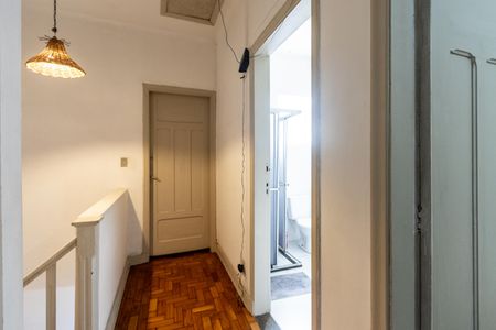 Casa para alugar com 252m², 5 quartos e 3 vagas Casa para alugar com 252m², 5 quartos e 3 vagasCorredor