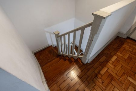 Casa para alugar com 252m², 5 quartos e 3 vagas Casa para alugar com 252m², 5 quartos e 3 vagasEscadas