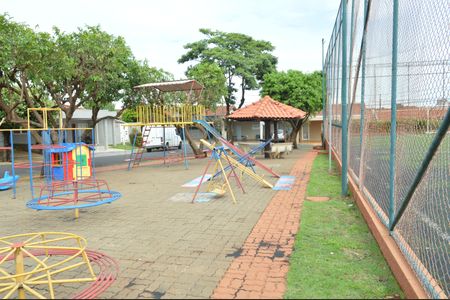 Casa de condomínio para alugar com 70m², 4 quartos e 3 vagasÁrea comum - Playground