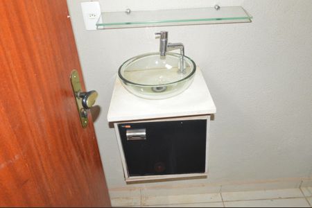 Casa de condomínio para alugar com 70m², 4 quartos e 3 vagasBanheiro de serviço