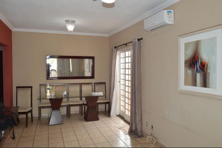 Sala de casa de condomínio para alugar com 4 quartos, 70m² em Jardim Manoel Penna, Ribeirão Preto