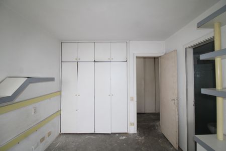Apartamento à venda com 200m², 3 quartos e 4 vagasSuíte 2