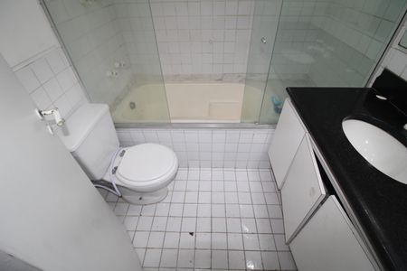 Apartamento à venda com 200m², 3 quartos e 4 vagasBanheiro da Suíte