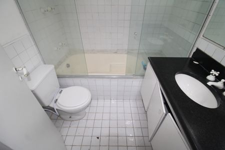 Apartamento à venda com 200m², 3 quartos e 4 vagasBanheiro da Suíte