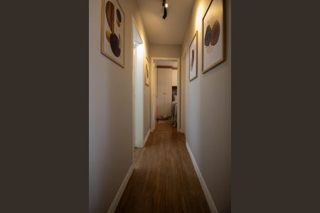 Corredor  de apartamento para alugar com 2 quartos, 57m² em Parque Reboucas, São Paulo