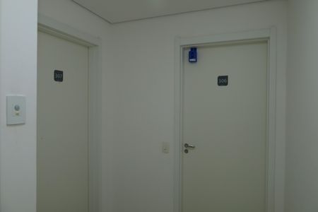 Apartamento para alugar com 33m², 2 quartos e sem vagaÁrea comum - Saguão do andar- Lockbox instalada na porta do imóvel