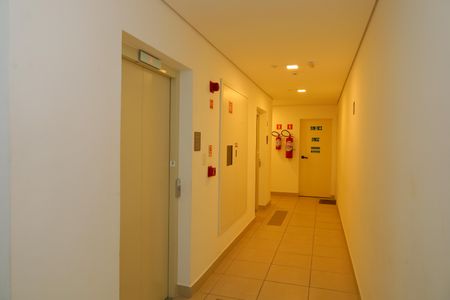 Apartamento para alugar com 33m², 2 quartos e sem vagaÁrea comum - Saguão do andar