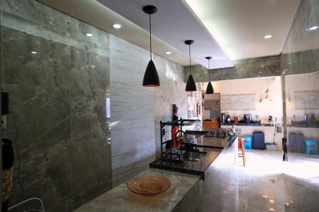 Apartamento à venda com 203m², 4 quartos e 2 vagasCozinha e Área de Serviço