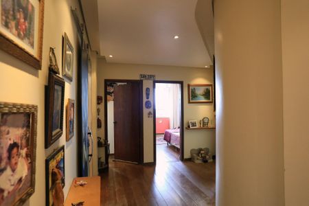 Apartamento à venda com 203m², 4 quartos e 2 vagasCorredor