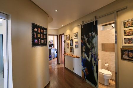 Apartamento à venda com 203m², 4 quartos e 2 vagasCorredor