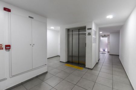 Apartamento para alugar com 44m², 2 quartos e sem vaga Apartamento para alugar com 44m², 2 quartos e sem vagaHall