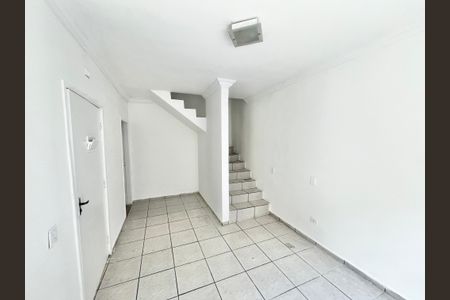 Sala de casa de condomínio à venda com 2 quartos, 100m² em Jardim Sonia, São Paulo