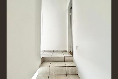 Casa de condomínio à venda com 100m², 2 quartos e 1 vagaEscada