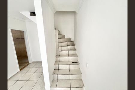 Escada de casa de condomínio à venda com 2 quartos, 100m² em Jardim Sonia, São Paulo