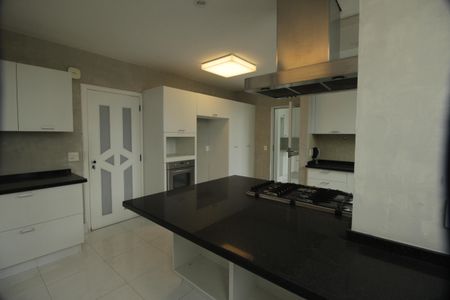 Apartamento à venda com 266m², 5 quartos e 3 vagasCozinha