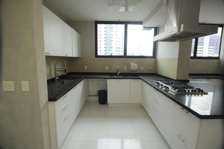 Apartamento à venda com 266m², 5 quartos e 3 vagasCozinha