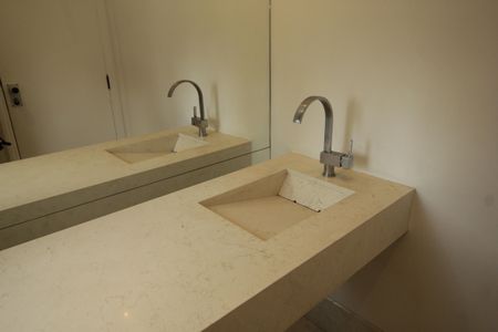 Apartamento à venda com 266m², 5 quartos e 3 vagasLavabo