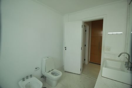 Apartamento à venda com 266m², 5 quartos e 3 vagasBanheiro da Suíte Master