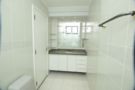 Apartamento à venda com 266m², 5 quartos e 3 vagasBanheiro da Suíte 1