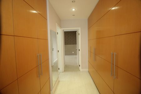 Apartamento à venda com 266m², 5 quartos e 3 vagasCloset