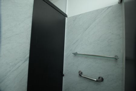 Apartamento à venda com 266m², 5 quartos e 3 vagasBanheiro da Suíte 2 e 3