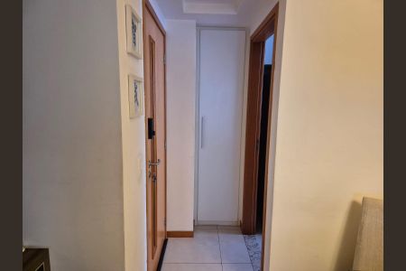 Apartamento à venda com 85m², 2 quartos e 1 vagaCorredor