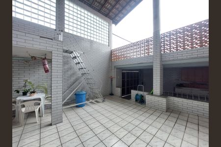 Casa à venda com 300m², 3 quartos e 1 vaga Casa à venda com 300m², 3 quartos e 1 vagaQuintal 2