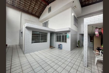 Casa à venda com 300m², 3 quartos e 1 vaga Casa à venda com 300m², 3 quartos e 1 vagaQuintal 2