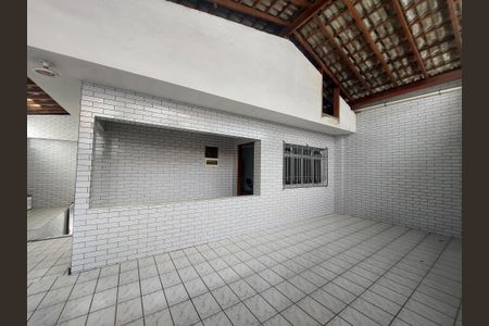 Casa à venda com 300m², 3 quartos e 1 vaga Casa à venda com 300m², 3 quartos e 1 vagaQuintal 1