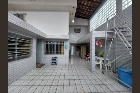 Casa à venda com 300m², 3 quartos e 1 vaga Casa à venda com 300m², 3 quartos e 1 vagaQuintal 2