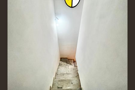 Casa à venda com 124m², 5 quartos e 2 vagasEscada