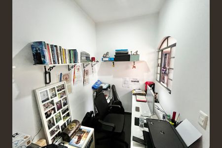 Casa à venda com 124m², 5 quartos e 2 vagasEscritório