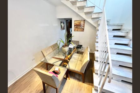 Casa à venda com 124m², 5 quartos e 2 vagasSala