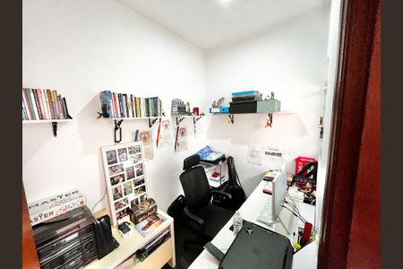 Casa à venda com 124m², 5 quartos e 2 vagasEscritório