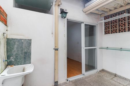 Casa à venda com 120m², 2 quartos e 1 vagaÁrea de Serviço/Quintal