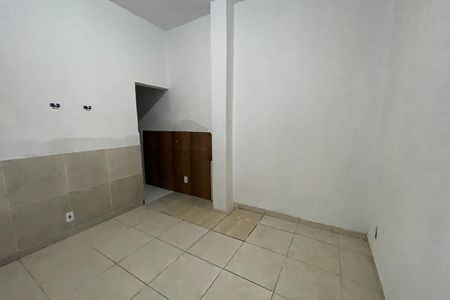 Quarto de casa para alugar com 1 quarto, 80m² em Parque Senhor do Bonfim, Duque de Caxias