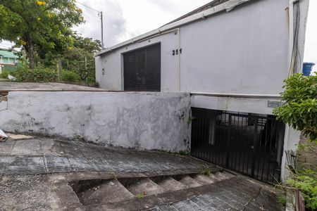 Casa para alugar com 60m², 1 quarto e 1 vaga Casa para alugar com 60m², 1 quarto e 1 vagaFachada