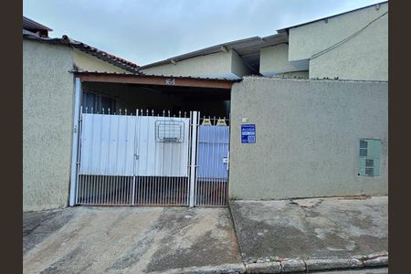 Casa para alugar com 51m², 1 quarto e 1 vaga Casa para alugar com 51m², 1 quarto e 1 vagaFachada