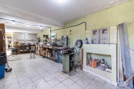 Casa à venda com 316m², 2 quartos e 2 vagas Casa à venda com 316m², 2 quartos e 2 vagasGaragem