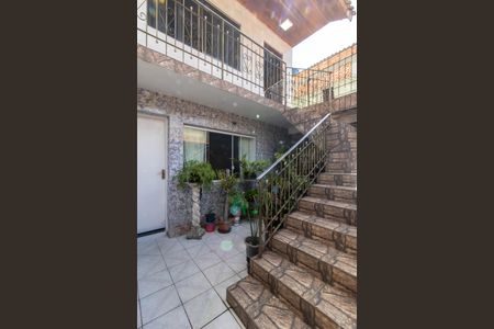 Casa à venda com 316m², 2 quartos e 2 vagas Casa à venda com 316m², 2 quartos e 2 vagasEntrada