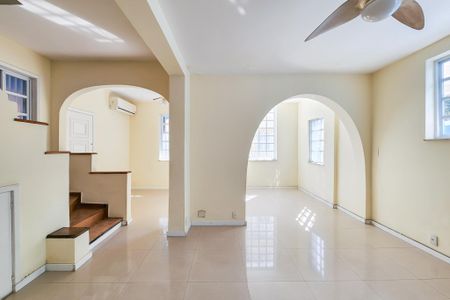 Sala  de casa à venda com 3 quartos, 190m² em Humaitá, Rio de Janeiro