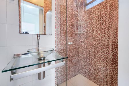 Casa à venda com 190m², 3 quartos e 1 vaga Casa à venda com 190m², 3 quartos e 1 vagaBanheiro da Suite 2