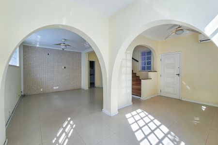 Sala  de casa à venda com 3 quartos, 190m² em Humaitá, Rio de Janeiro